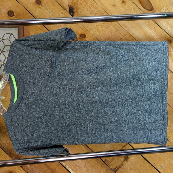 5/$15 Mad Game XL boys grey athletic shirt - Picture 1 of 3